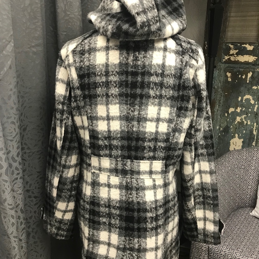 Magnificent black and white plaid coat - Picture 2 of 8